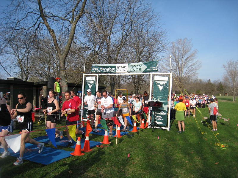 Road Ends 5M 09 0092.jpg - On the starting line and starting the stop watch.